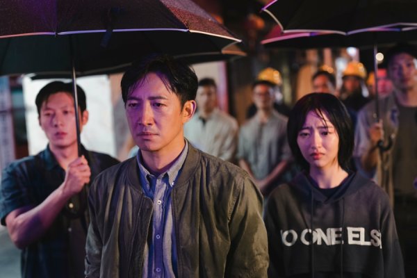 万银配资 李少红导演，禁毒剧《围猎》记录“马赛克背后的血与光”